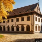 종교적 유산의 보존 - A detailed, atmospheric view of a historic Bavarian monastery courtyard during early autumn, showcas...